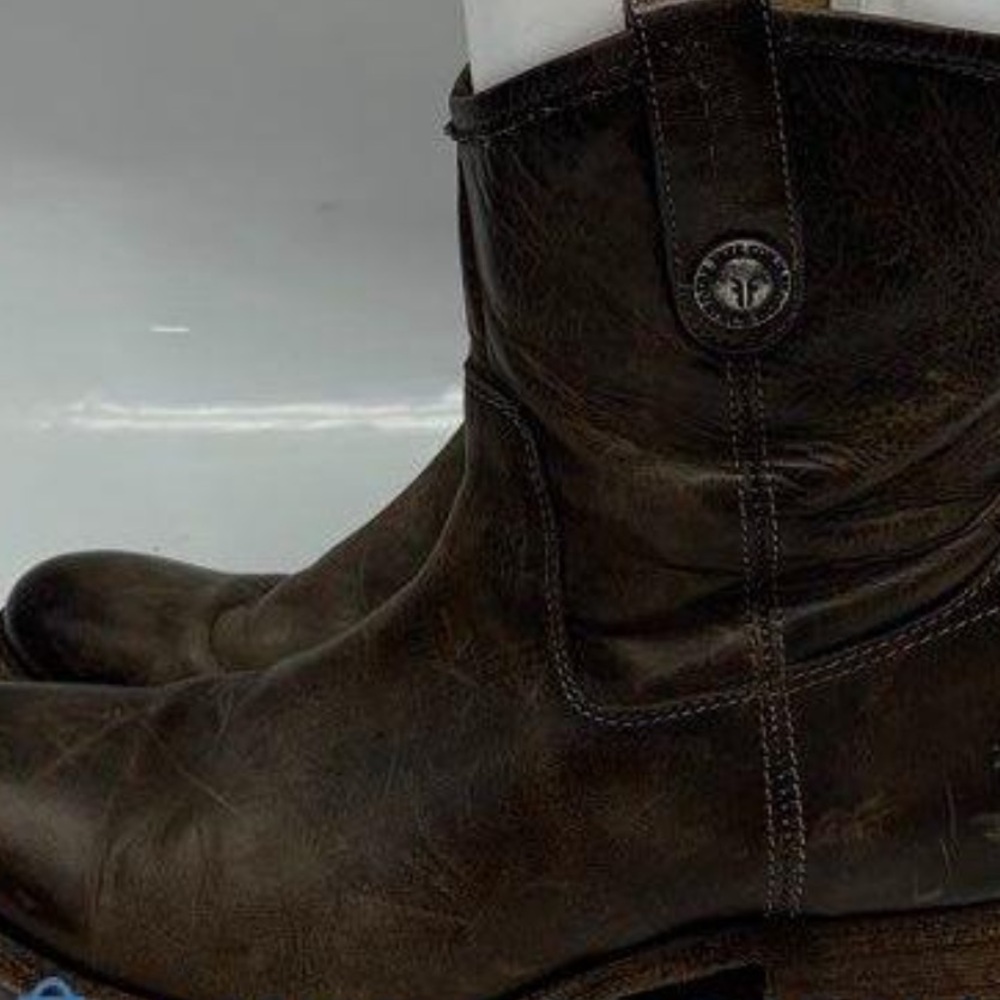 Frye Low Heeled Dark Brown Leather Cowboy Ankle Boots. Size 7.5